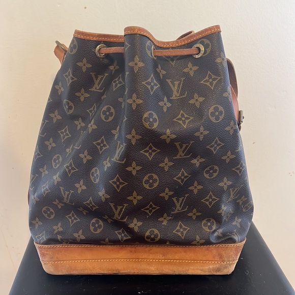 Authentic lv vintage purse. Has flaws I bought to have repurposed and never did. - Picture 2 of 4